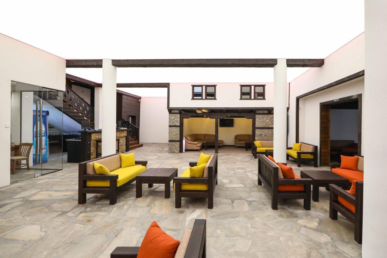 Hotel Leshten Esterno foto