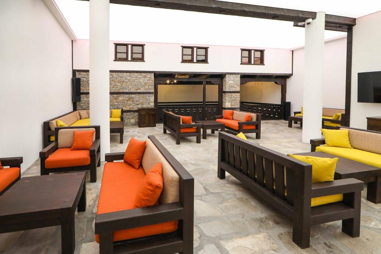Hotel Leshten Esterno foto