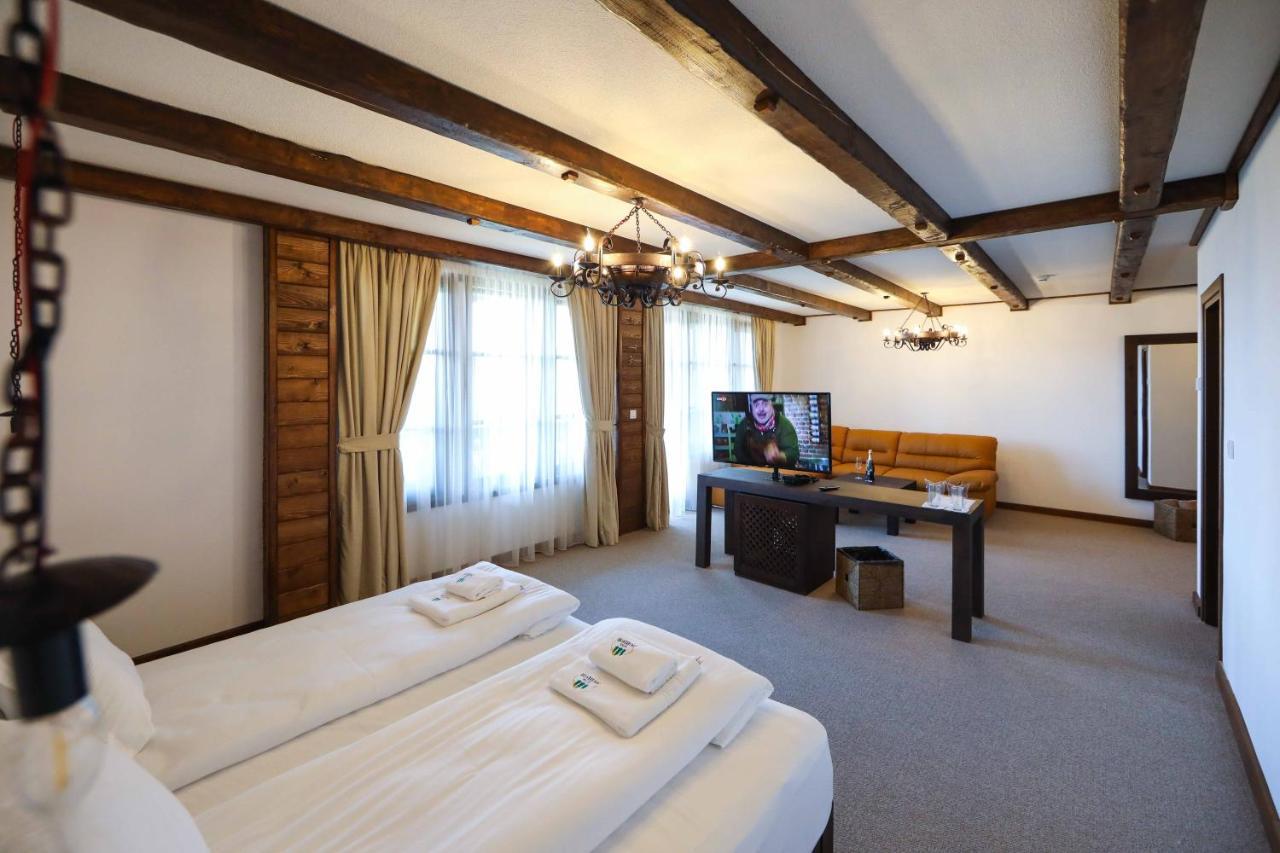 Hotel Leshten Esterno foto