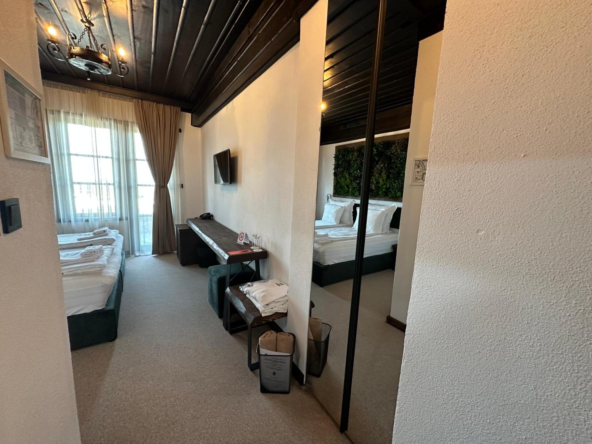 Hotel Leshten Esterno foto