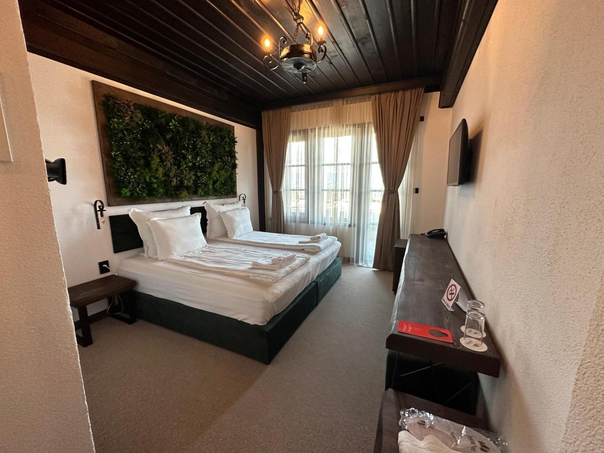 Hotel Leshten Esterno foto