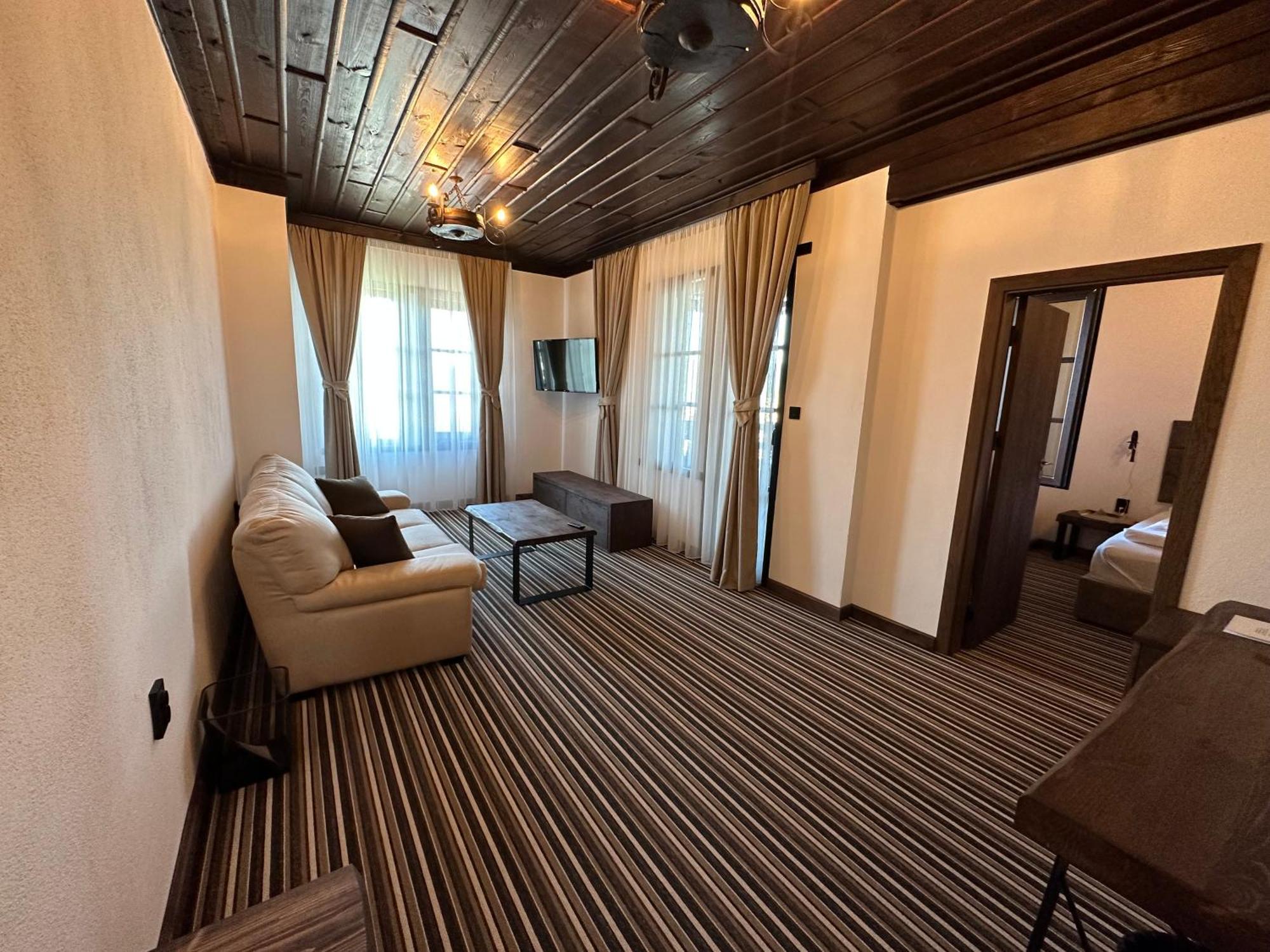 Hotel Leshten Esterno foto