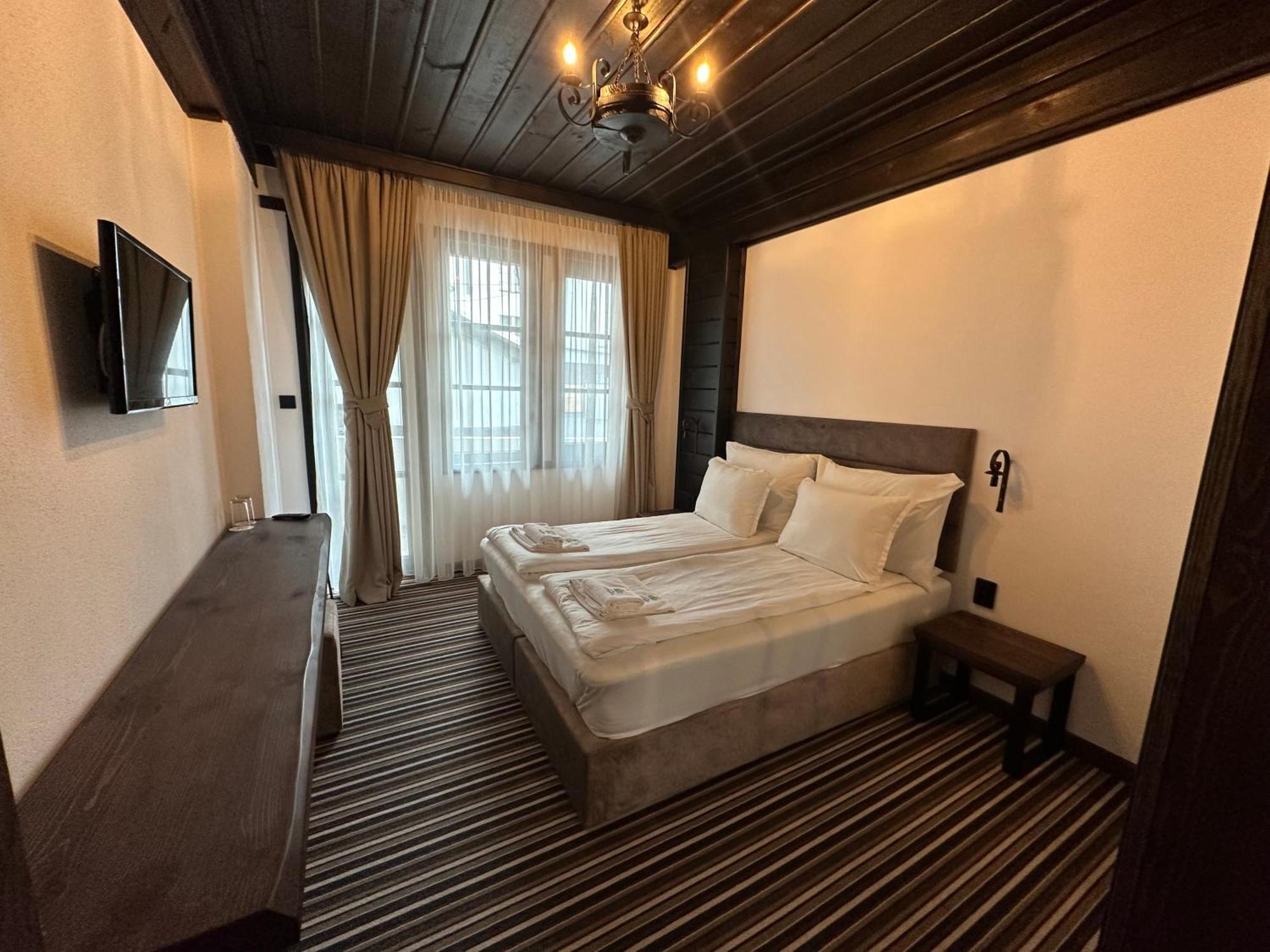 Hotel Leshten Esterno foto
